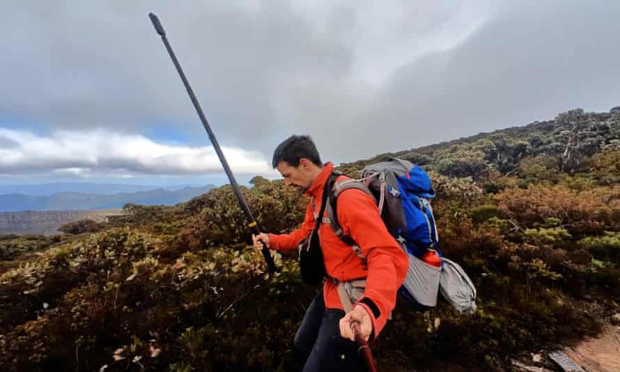 Walk with a giant selfie stick and 360º camera as part of the Grampians Peaks Trail hyperlapse